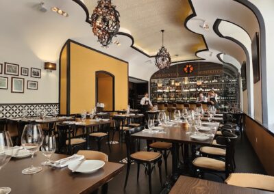 Flavors of Budapest: Top Dining Spots from Street Eats to Fine Dining –rental apartment astoria Budapest