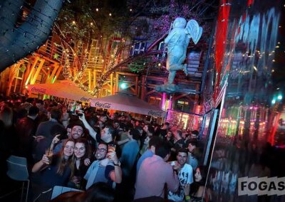 Ruin Bars: Discover Budapest’s unique nightlife scene –rental apartment astoria Budapest