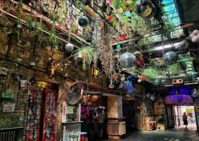 Ruin Bars: Discover Budapest’s unique nightlife scene –rental apartment astoria Budapest